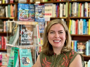 Photo of Mindy Quigley, in front of a bookcase