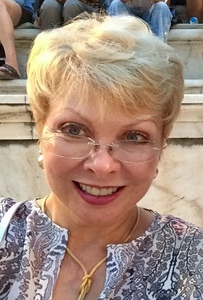 headshot of Laura Aristidou Candris