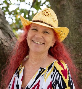 Lexi Post in yellow cowboy hat