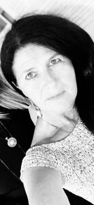 The photograph is a selfie taken in September 2024 during my last photo exhibition “The Meeting” in Italy.