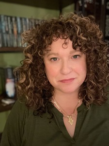 Photo of author Elizabeth Hunter