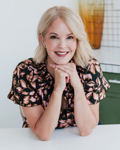 Headshot for author Jules Barnard