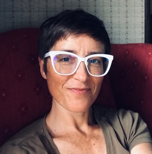 headshot of Amy Hassinger