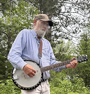 Terry-banjo-outside-sm--1-in-300-dpi.jpg