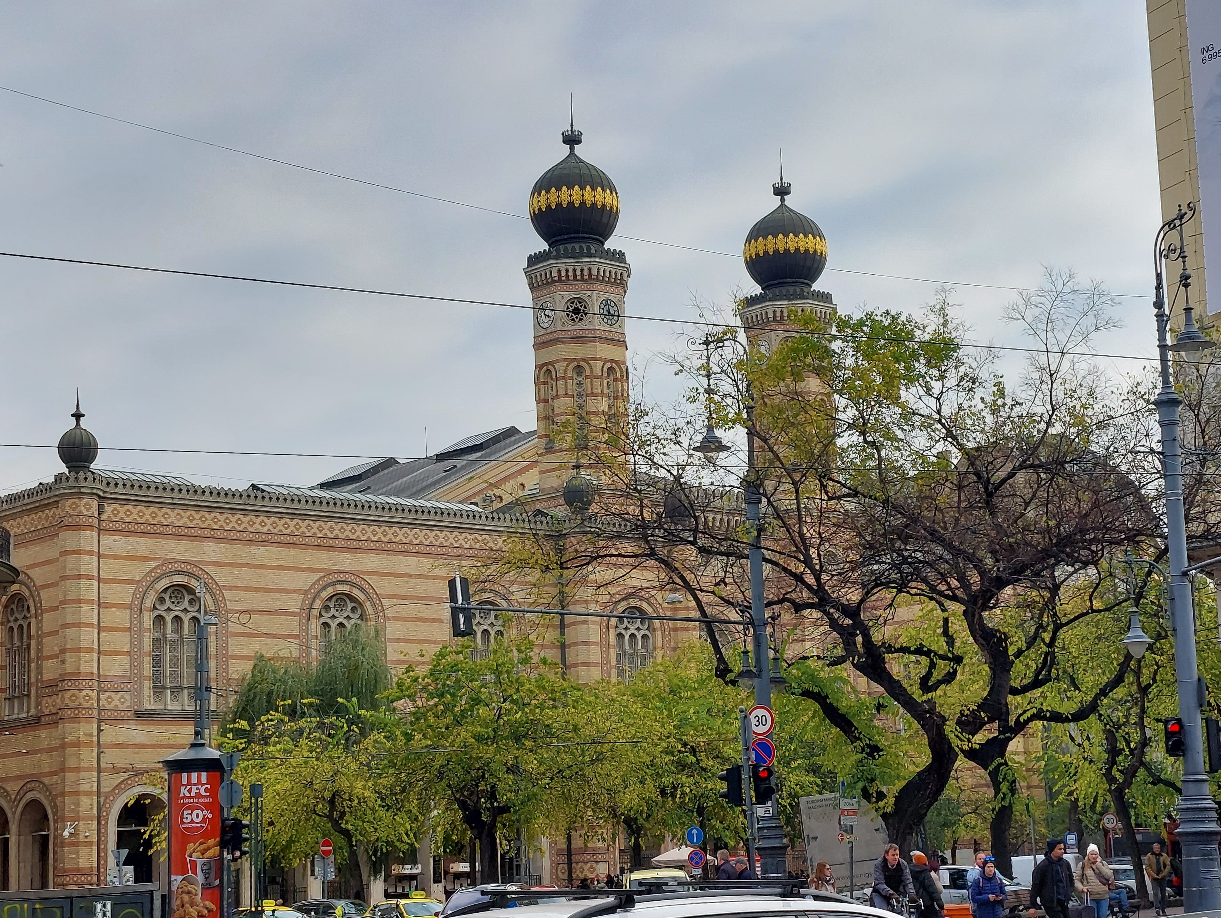 Budapest-Dohany-Synagogue-1.jpg