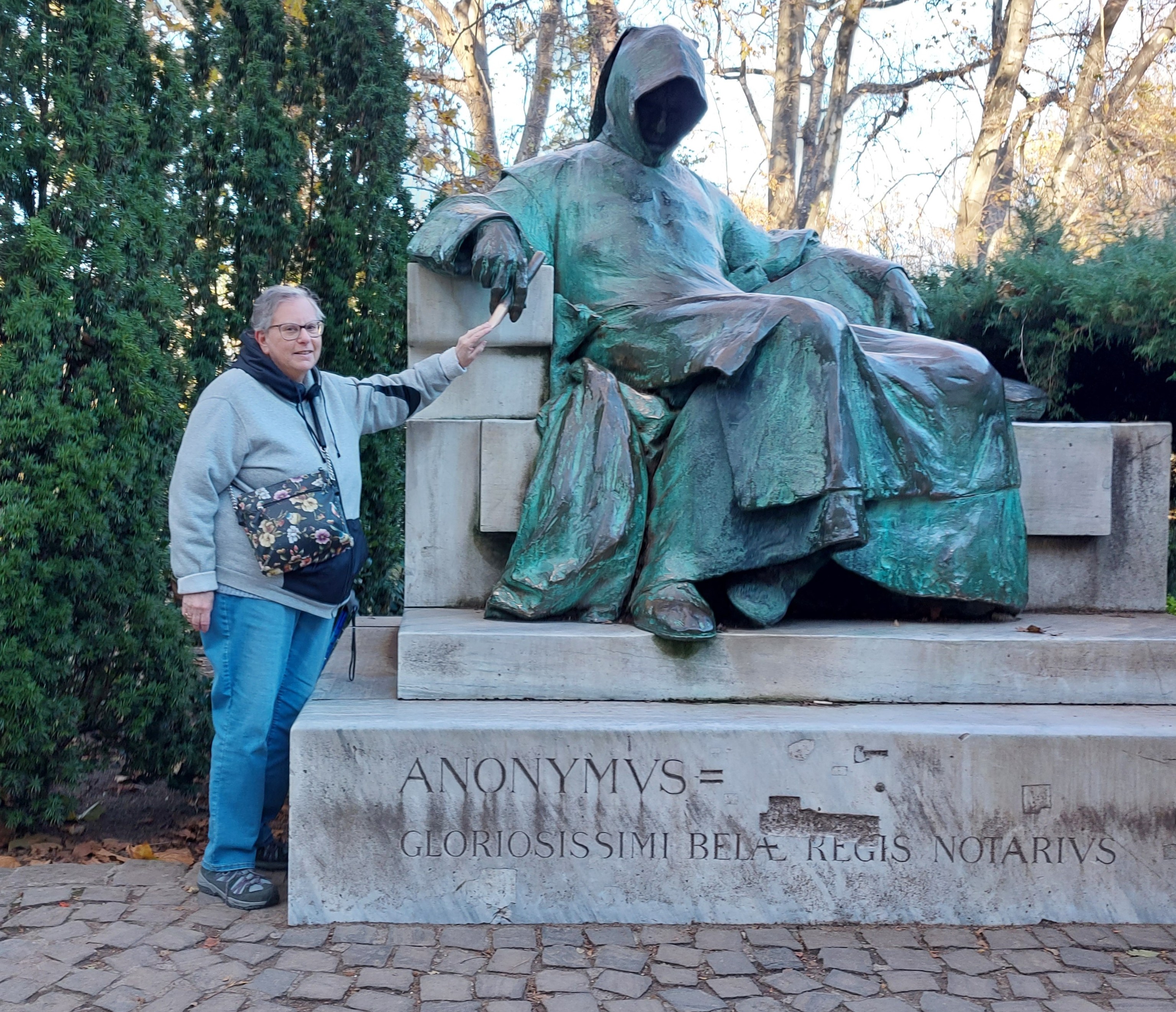 Budapest-City-Park-Anonymous--Statue-1.jpg