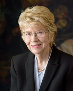 "Photo Annie Lillian Bond professional head shot"