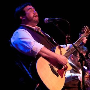 professional photo of Steven Gellman holding a guitar