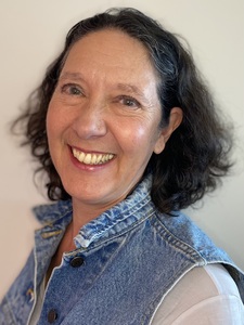 Photo of author Dawn Babb Prochovnic smiling