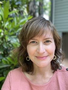 Head shot of Heidi Hill