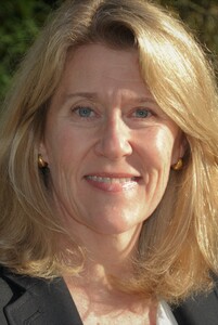 Picture of Lisa Cohen, a white woman with blonde hair and blue eyes