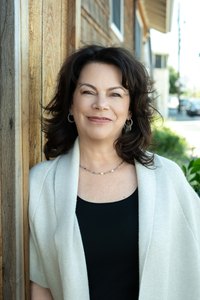 Jen Newens head shot