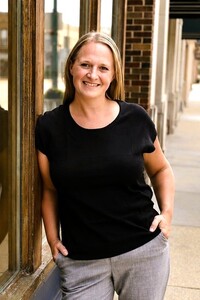 headshot of author Laura Schultz