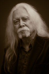 Headshot of Del Howison looking into the camera