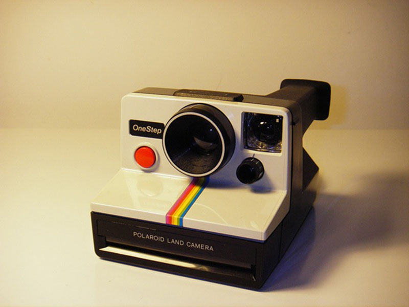 polaroid-camera.png