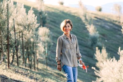 Luretik-Elise-in-Olive-Orchard-2P4A7053-Final-WEB-Res-144dpi-Jeremy-Ball.jpg