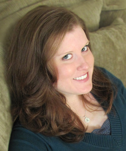 alt="Author Anna Lee Huber"