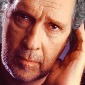 Bill Ratner hand to hear