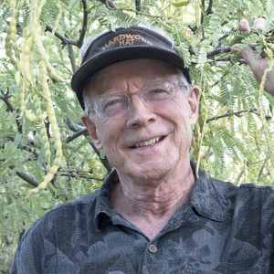 alt="Author Thomas Wiewandt"