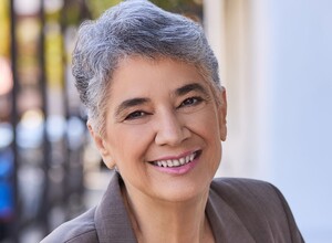 headshot of Bella DePaulo