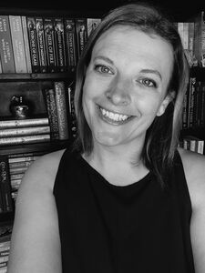 Black and white photo of Savanna Golden.