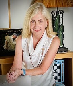 portrait of author Jann Alexander