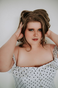 Author Shannon Elliot headshot